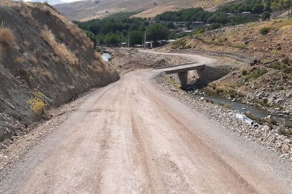زیرسازی ۵۰ کیلومتر راه روستایی در لرستان